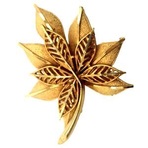 Coro Mid Century Gold Tone Leaf Brooch Multi Layered & Textured 2-1/2"